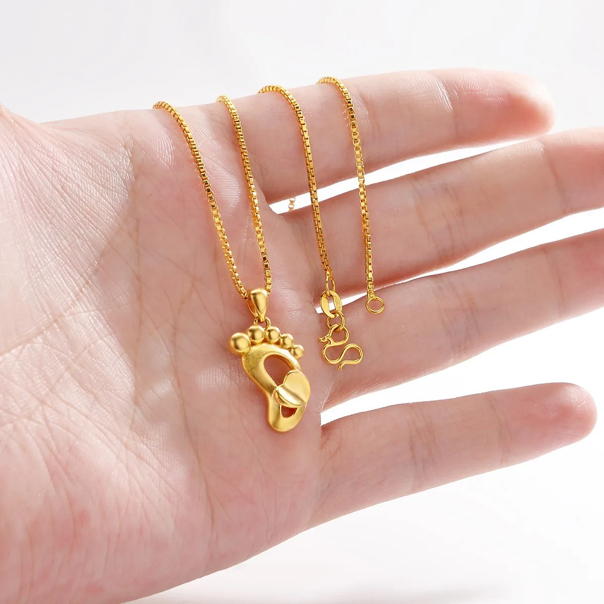 AU999 Gold Jewelry Womens Necklace Japanese and Korean Fashion Creative Foot Pendant 24K Pure Gold Short Clavicle Chain Necklace