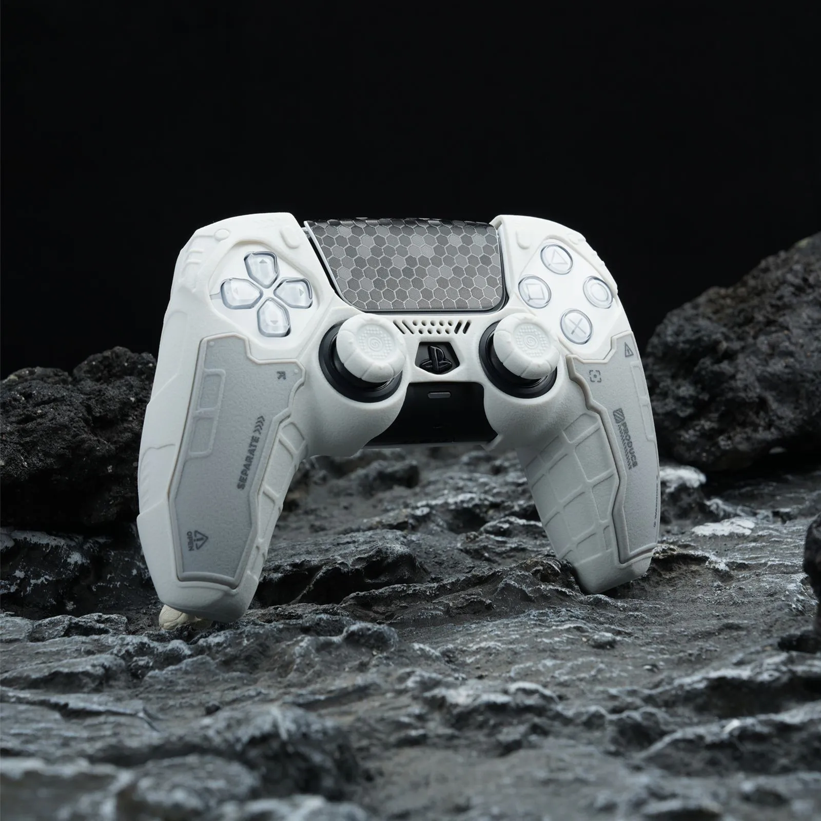 مجموعة جلد وحدة التحكم التكتيكية G.S.TAC متوافقة مع PS5، غطاء سيليكون غير قابل للانزلاق مع مقابض إبهام وملصقين