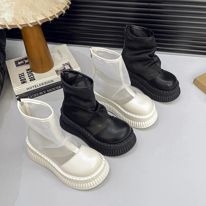 أحذية نسائية صيفية عصرية بسطح شبكي أحذية للنساء 2025 أحذية نسائية جديدة ذات قاع إسفنجي مفرغ قابلة للتنفس