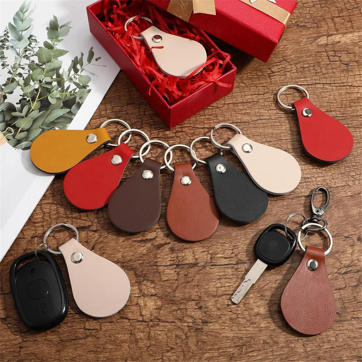 30Pcs Leather Keychain PU Leather Key Fobs with Rivets and Keychain Ring Sublimation Keychain Blanks HGC
