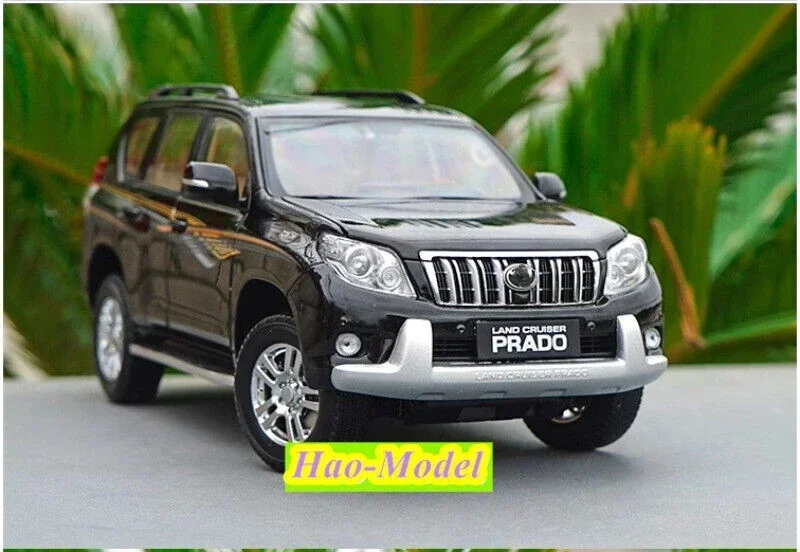 1:18 FAW For TOYOTA PRADO Car Model Diecast Metal Boys Toys Kids Gifts Hobby Display Ornaments Collection White/Black