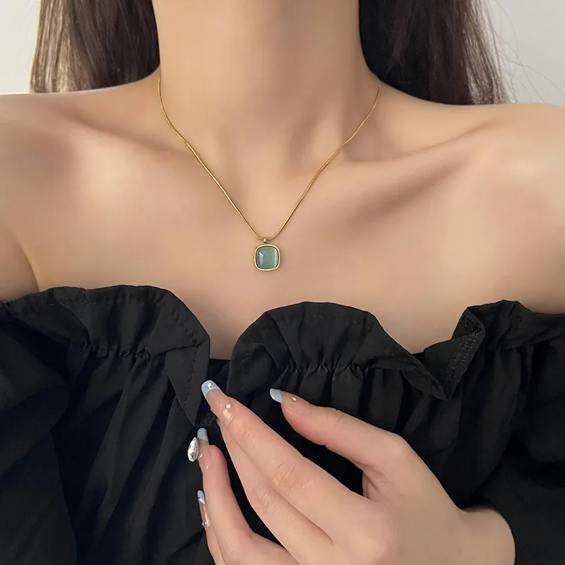 Stainless steel Stylish square green opal pendant necklace Feminine charm jewelry minimalist geometric necklace - Image 4