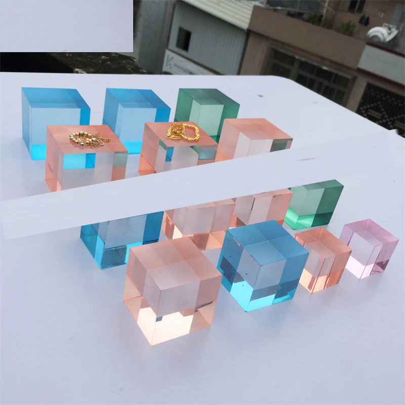 

Acrylic box display stand displays color square column blue, pink, green and orange shooting props, which can be customized