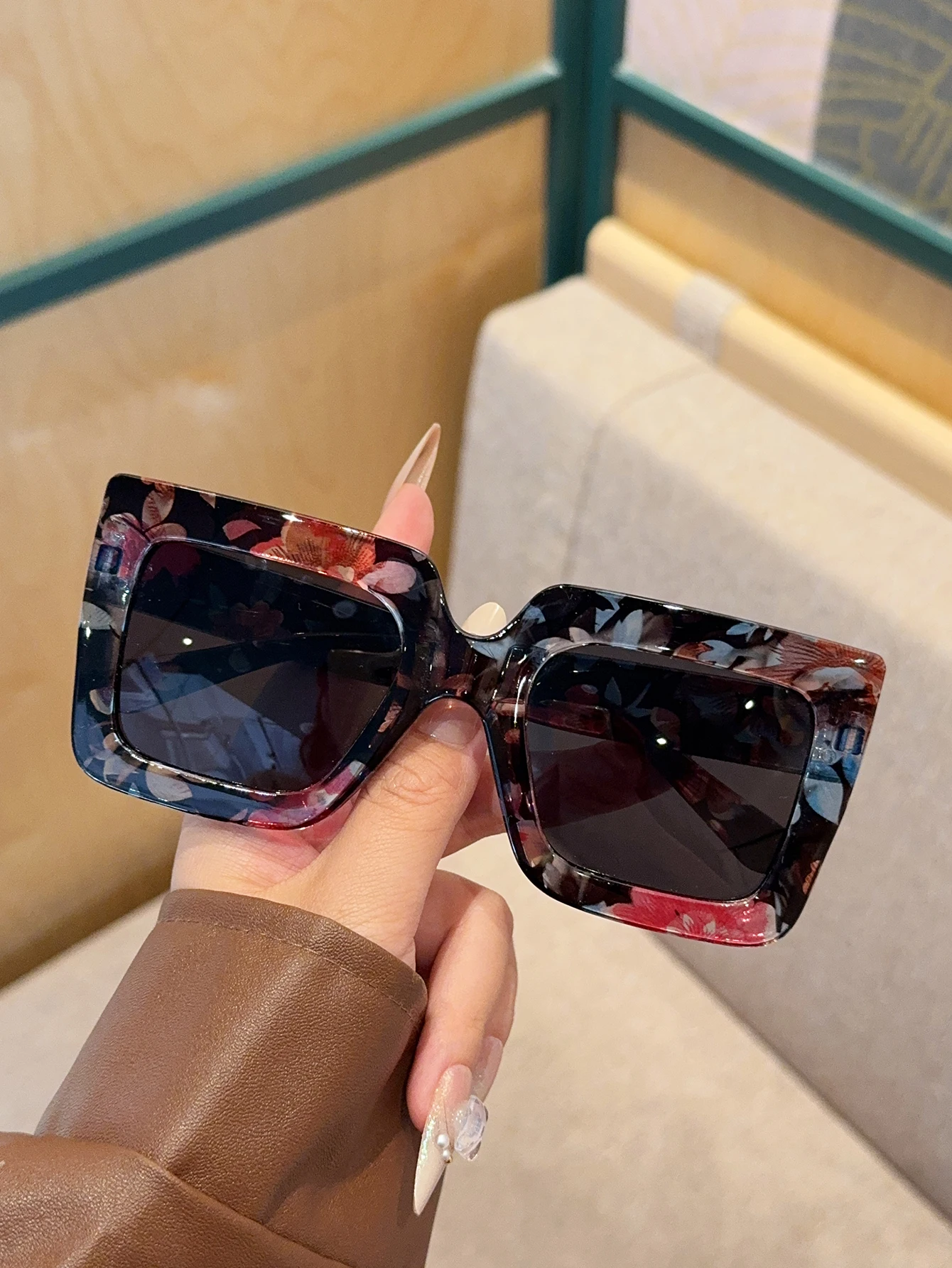 1Pc Fashionable and Trendy High-End Square Sunglasses with Color Blocking, Bohemian Vacation Vibe, Suitable for Beach Getaways