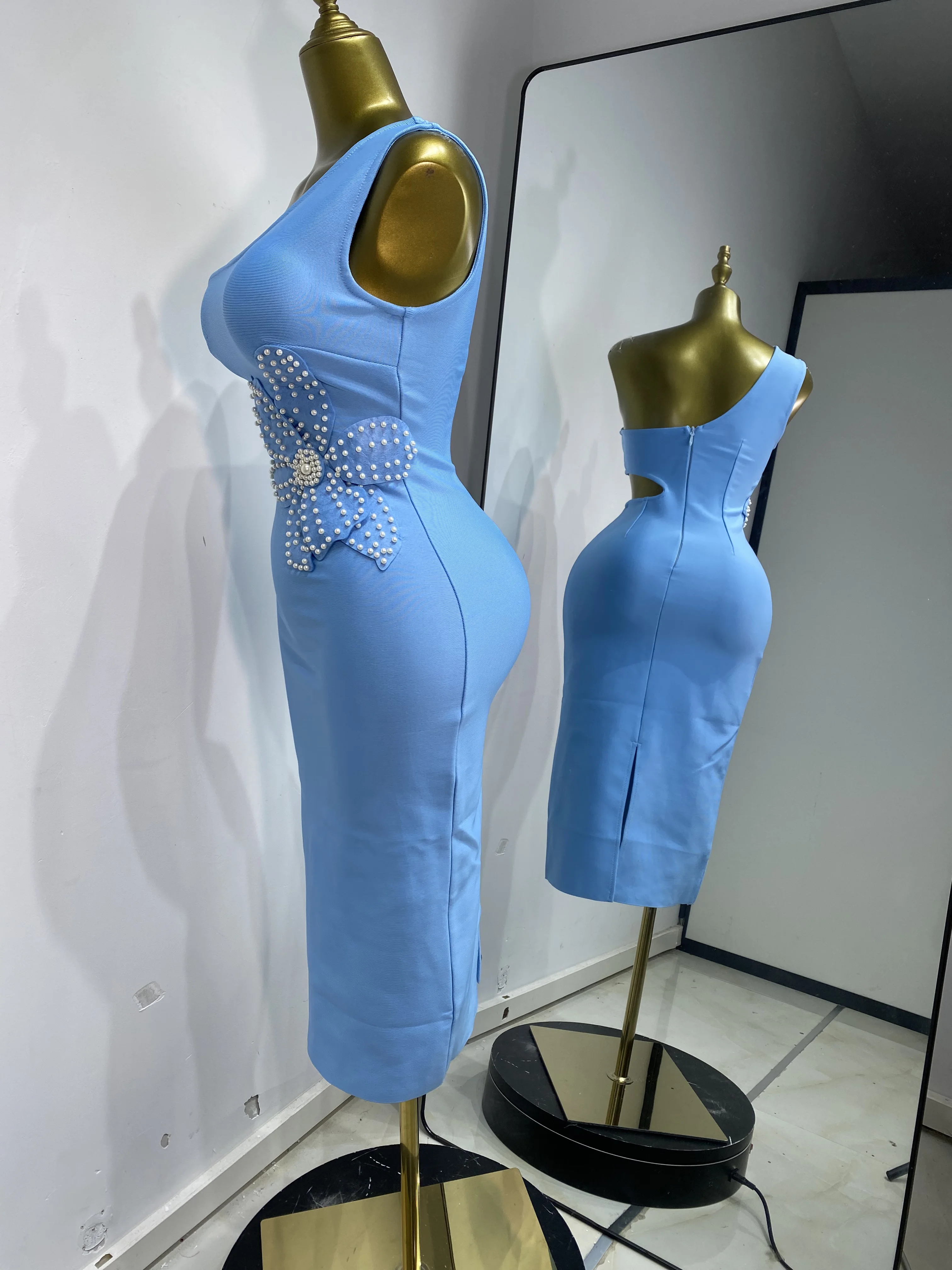 Vestido clásico azul cielo con un hombro recortado y flores de perlas hasta la rodilla para mujer, vestido de fiesta para fiesta de noche y celebridad de cumpleaños