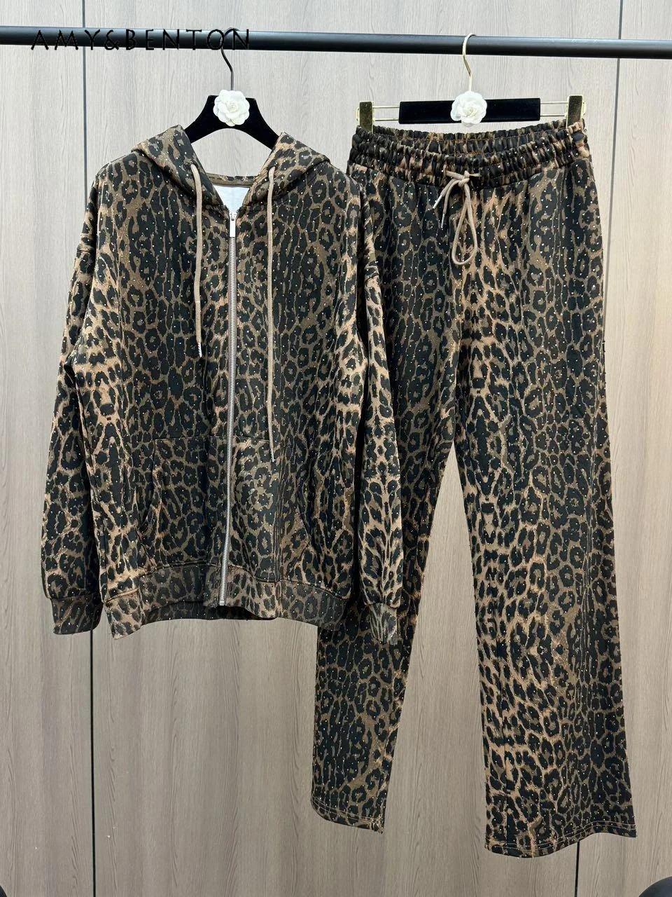 

2025 Spring Autumn New Fashion Long Sleeve Hot Diamond Heavy Industry Leopard Print Hoodies Casual Straight Pants Two-piece Set