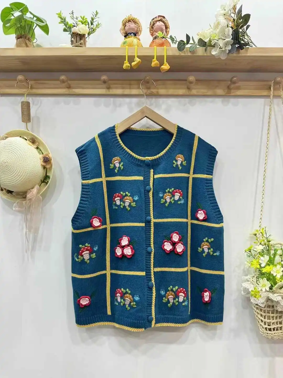 Autumn New Sweet Mori Style Embroidered Sweater Vest Women Flowers Single Breasted Sleeveless Tops D122