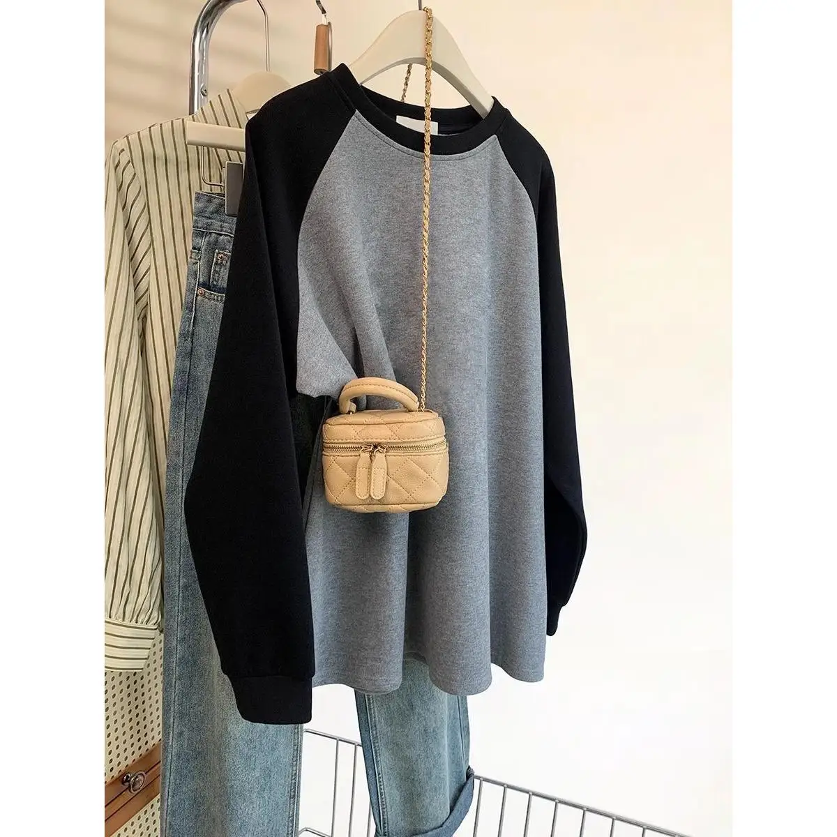 

Женская футболка с длинным рукавом в стиле ретро с американским дизайном плечевых вставок, флокированием и цветовыми блоками, осенне-зимняя, базовая, повседневная, для работы и отдыха