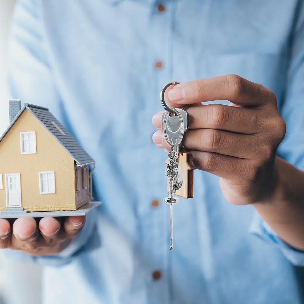 

2Pcs Fencing Fan Keychain Exquisite Sword Pendant Sports Game Keychains Token for Players Backpack Key Ring Novelty