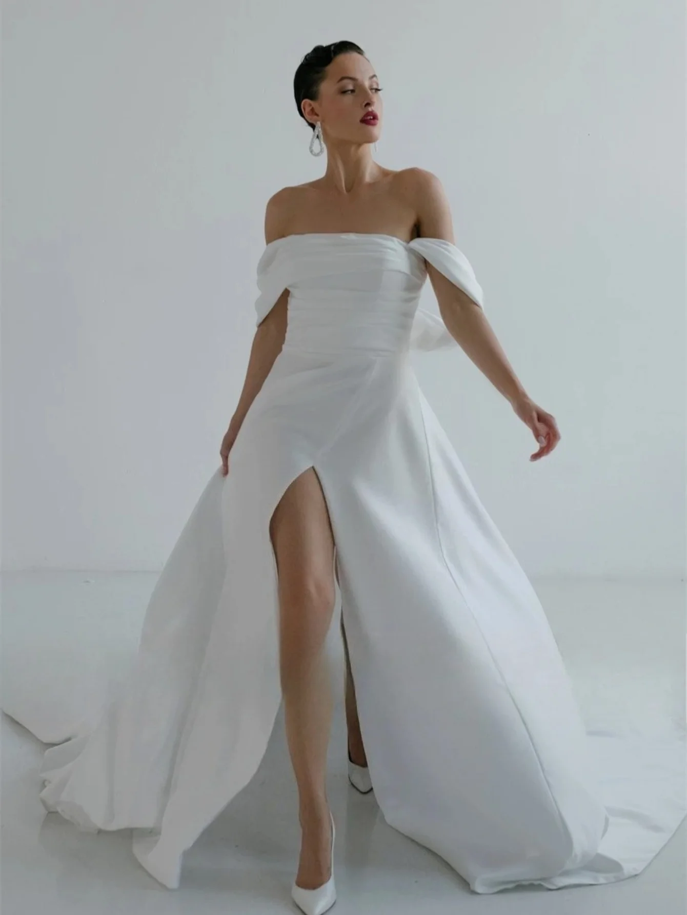 Customized Gorgeous Pleated Wedding Dress Features High-Split Design Court Train Women's Graceful Bridal Gown Lace-up Back 2026