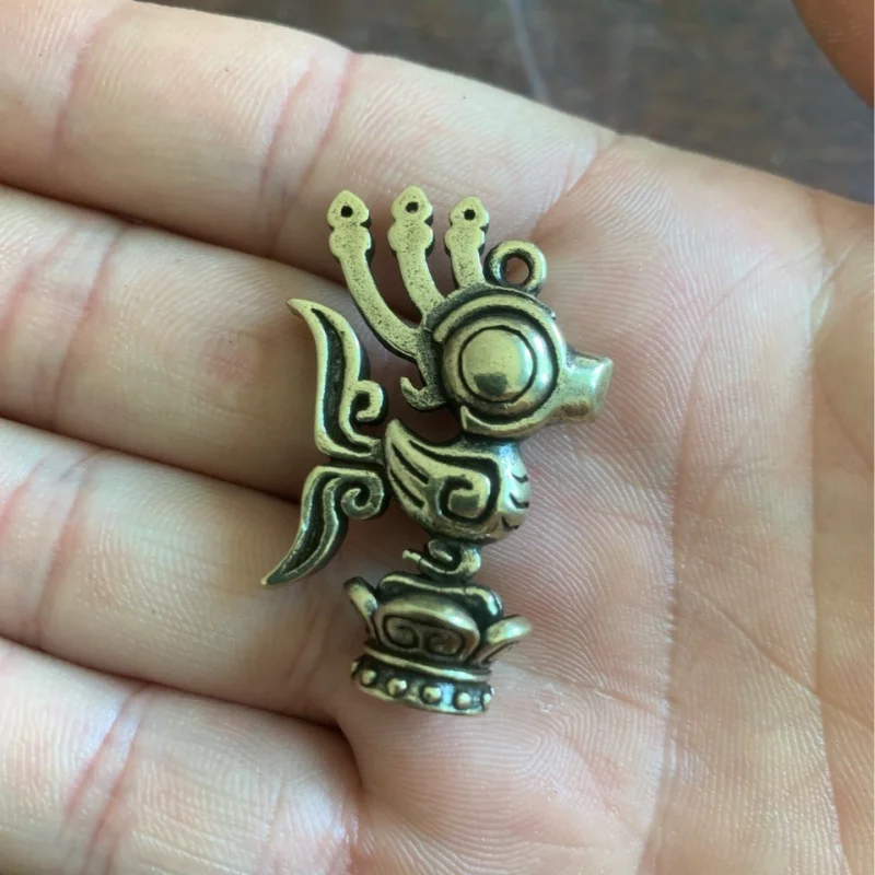 Vintage Pure Copper Ancient Shu Cultural and Creative Sanxingdui Big Standing Man God Bird Portrait Official Keychain Pendant Br