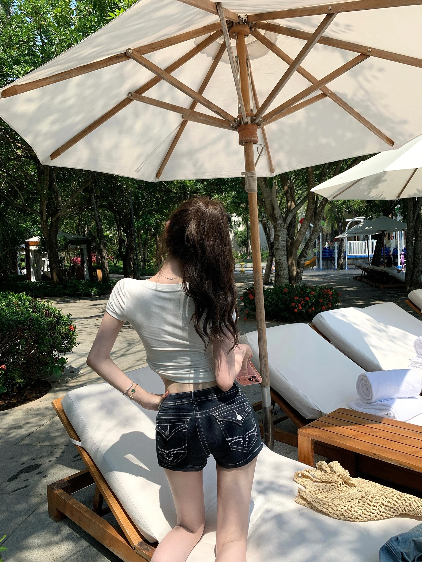 

Джинсовые шорты с низкой посадкой, цветными вставками и ретро-дизайном, с высоким соотношением талии к бедрам, женские модные летние брюки, облегающие, со средней/высокой посадкой на талии