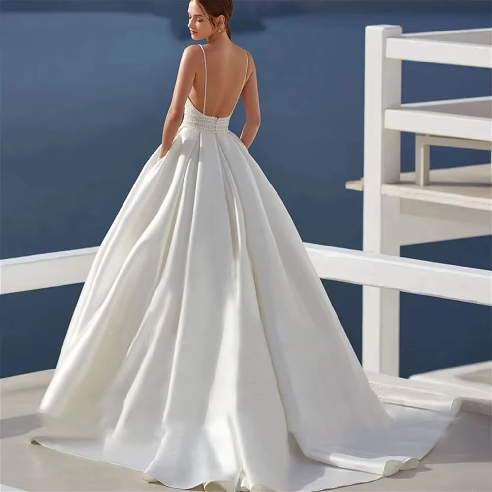 2025 فساتين زفاف نسائية مثيرة على شكل حرف a أنيقة من الساتان بدون أكمام زي العرائس الأميرة مأدبة الكرة رداء De Mariée مخصص