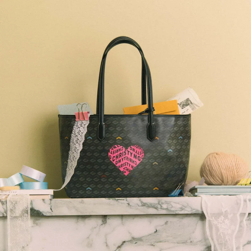 Printed Heart-shaped Letters Outdoor Large Capacity Travel Bento Box Universal Tote Bag Portable Luggage Storage Bag
