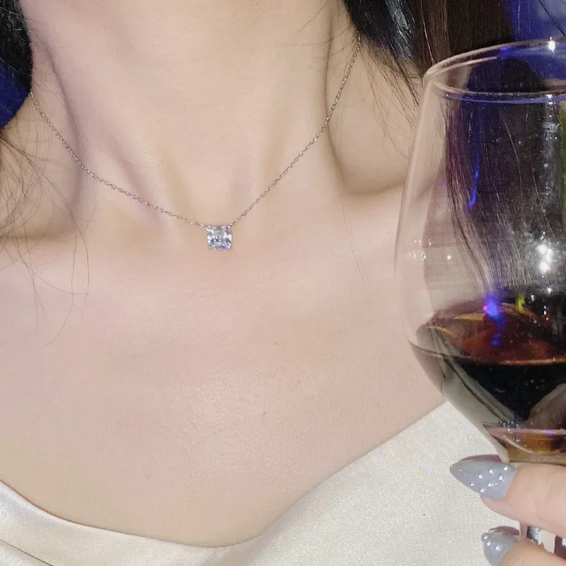 

MDL Moissanite Style Легкий роскошный микронабор Квадратный круг 8*8 с покрытием из 18-каратного золота Простая фея с ожерельем