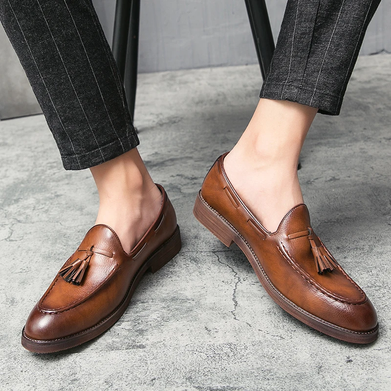 New High Quality Pointed Casual Leather Shoes Men's Wedding Shoes Bullock Fringe A Slip-On Beef Sole Stylist Fashion Shoes