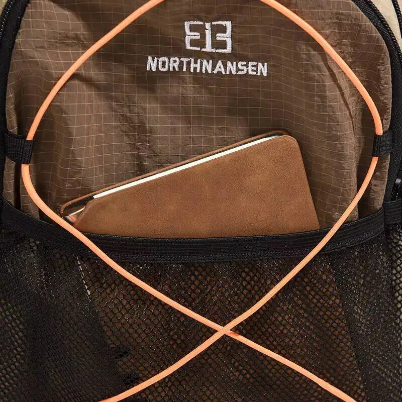 حقيبة ظهر صغيرة خفيفة الوزن للمشي لمسافات طويلة مع جيوب متعددة للرجال والنساء، حقيبة نهارية كاجوال منقوشة مقاومة للماء للبالغين أثناء المشي لمسافات طويلة في النهار