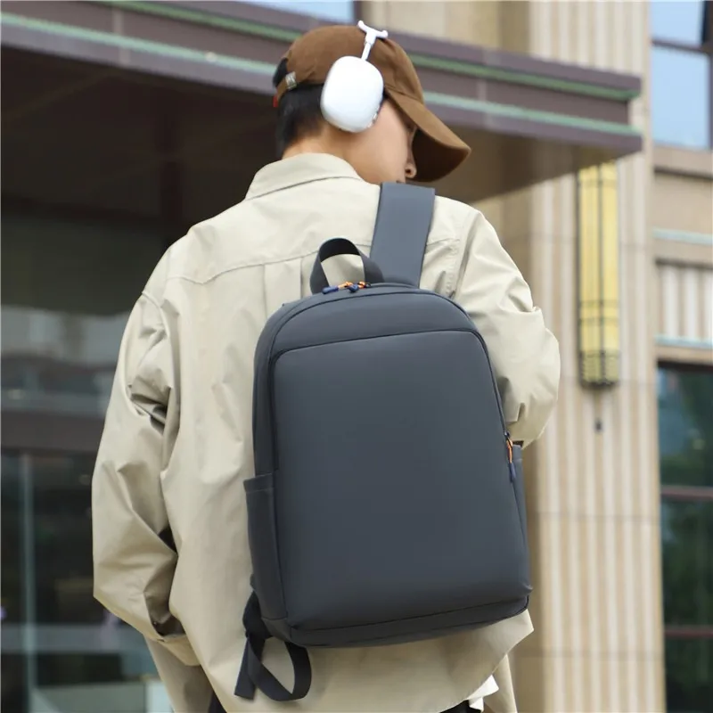 Europe and the United States new backpack fashion simple commuter backpack student bag large-capacity travel computer bag.