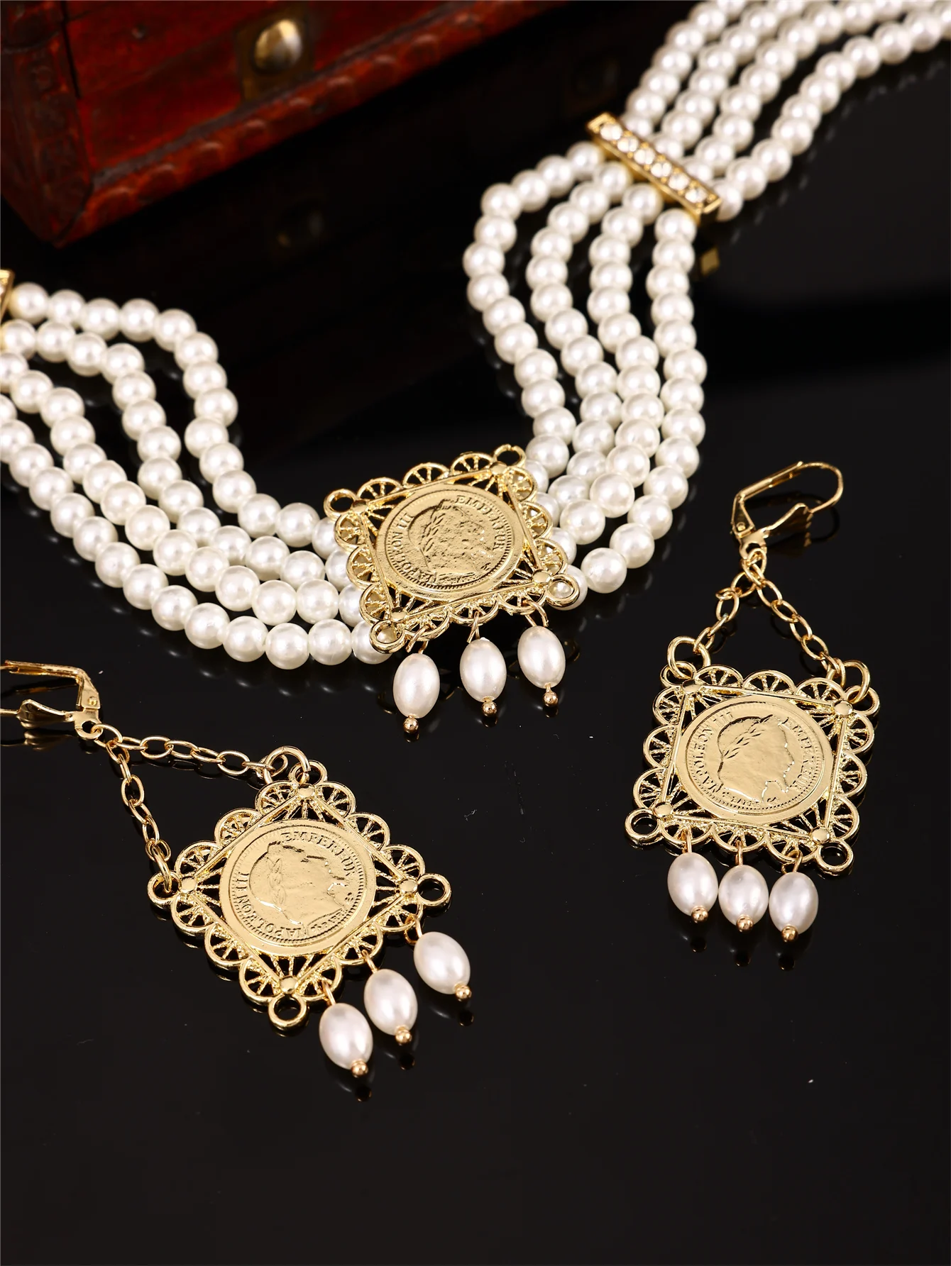 1 Set Luxury Fashion Imitation Pearl Ladies' Necklace & Earring Set, Engraved with Napoleon Portrait, Ladies' Jewelry