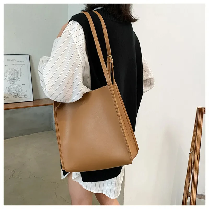 Fashion PU Leather Retro Tote Bags for Ladies Casual Solid Large Capacity Bucket Bags Simple Shoulder Bags Ladies Handbag