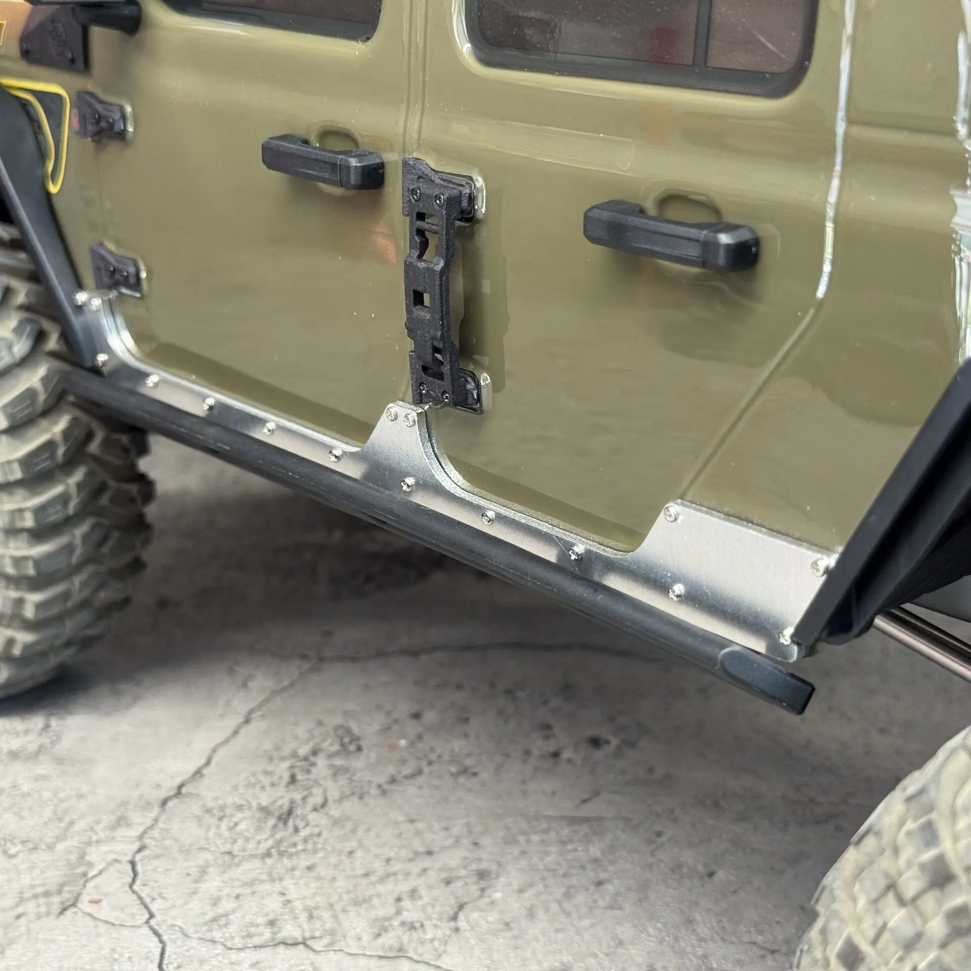 For Axial SCX10 III Motobilt 1/10 RC Vehicle Aluminum Door Side Armor Custom Model Number Decorative Styling Upgrade Accessories