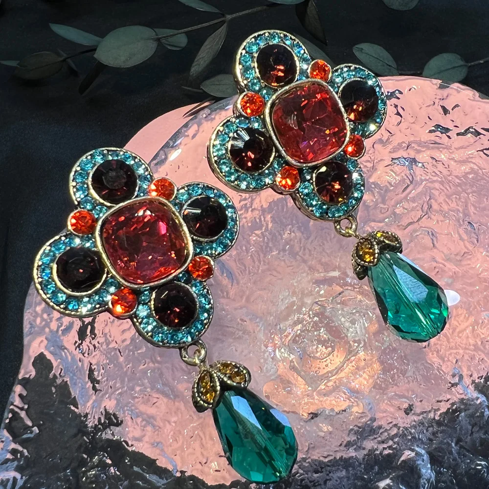 

New vintage retro earrings old copper plated real gold premium feeling inlaid with zirconium marked light luxury medieval earrin