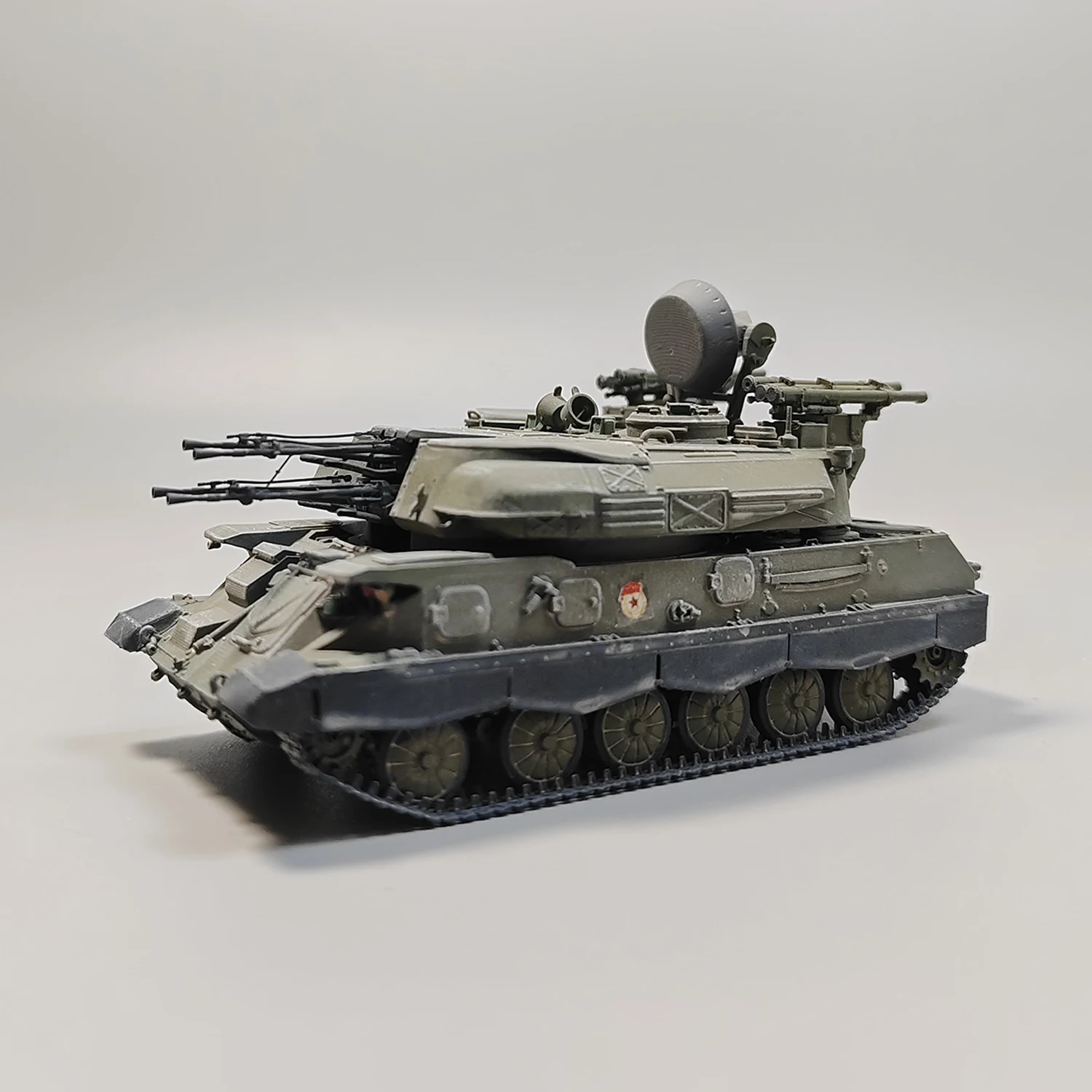 Maßstab 1:72 Harz Sowjetische Armee ZSU234 Spielzeugpanzermodell Militärisierter Kampfspur Typ Klassische Nostalgie Erwachsene Souvenir Geschenkdisplay