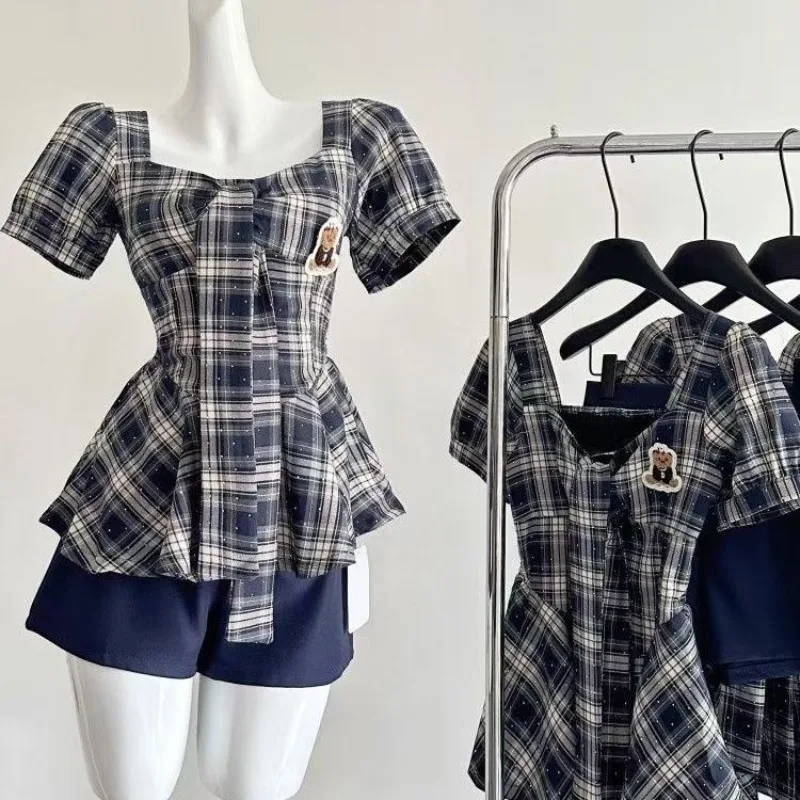 

Французская элегантная футболка в клетку для пожилых людей с короткими рукавами, винтажные футболки с галстуком и бантом, уличная мода, тонкие шорты, женский шикарный комплект из двух предметов в консервативном стиле