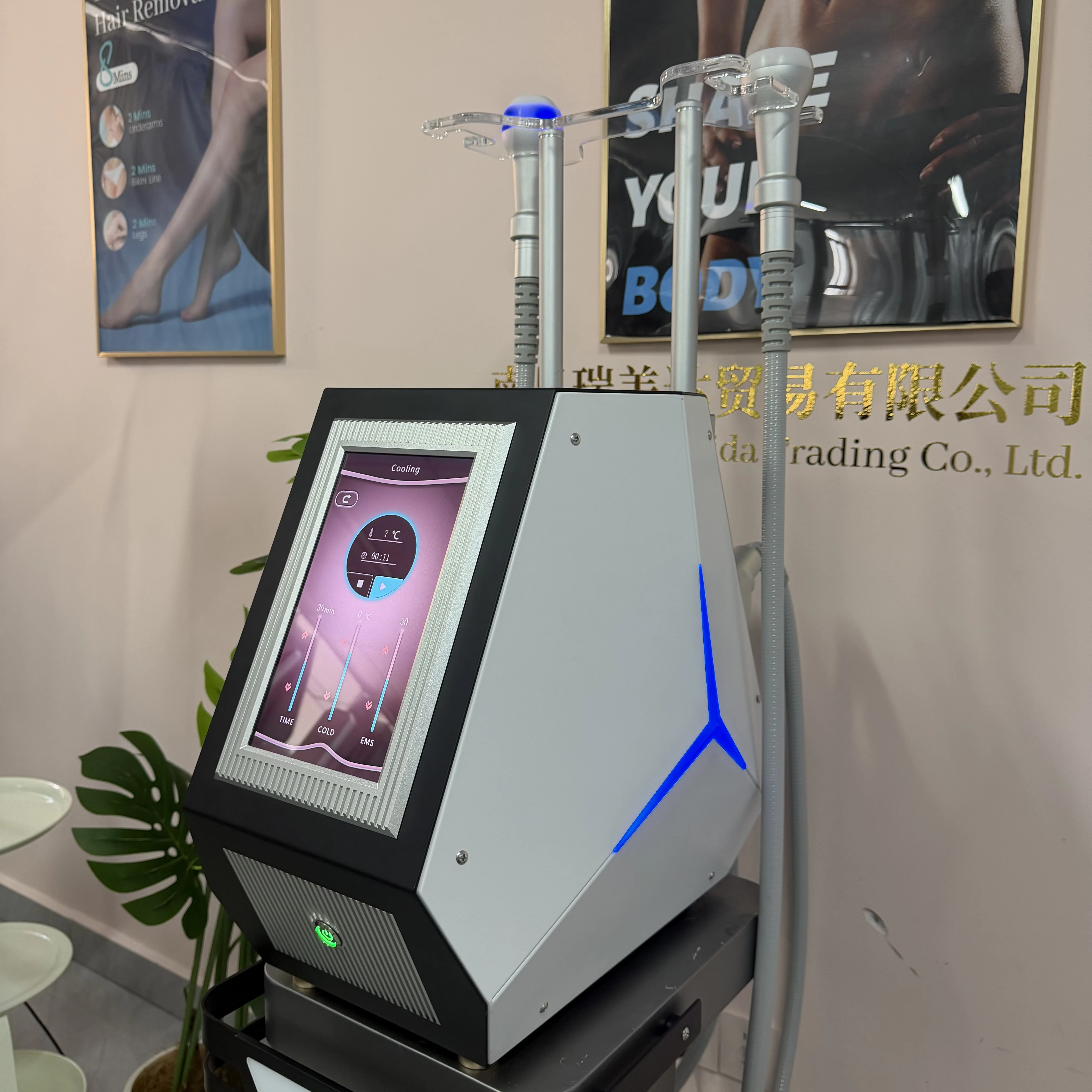 Appareil de raffermissement et d'amincissement de la peau chaud et froid, utilise une technologie de refroidissement non invasive pour éliminer la graisse et réduire la cellulite