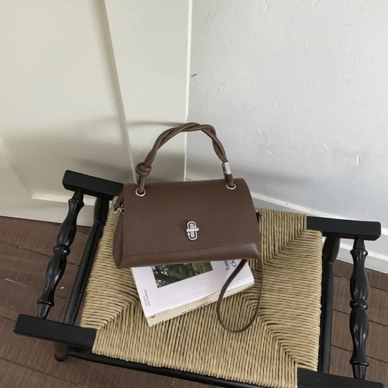 

Современная городская кожаная сумка-кроссбоди: элегантная, винтажная, классическая, повседневная, простая сумка-тоут в парижском стиле, модная женская уличная сумка