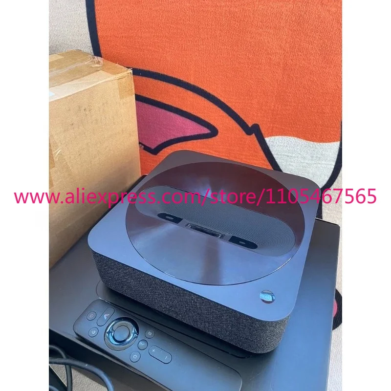 1PCS Ultra Short Throw  Projector R1 Nano Auto Keystone Correction  Bluetooth Far-Field Voice