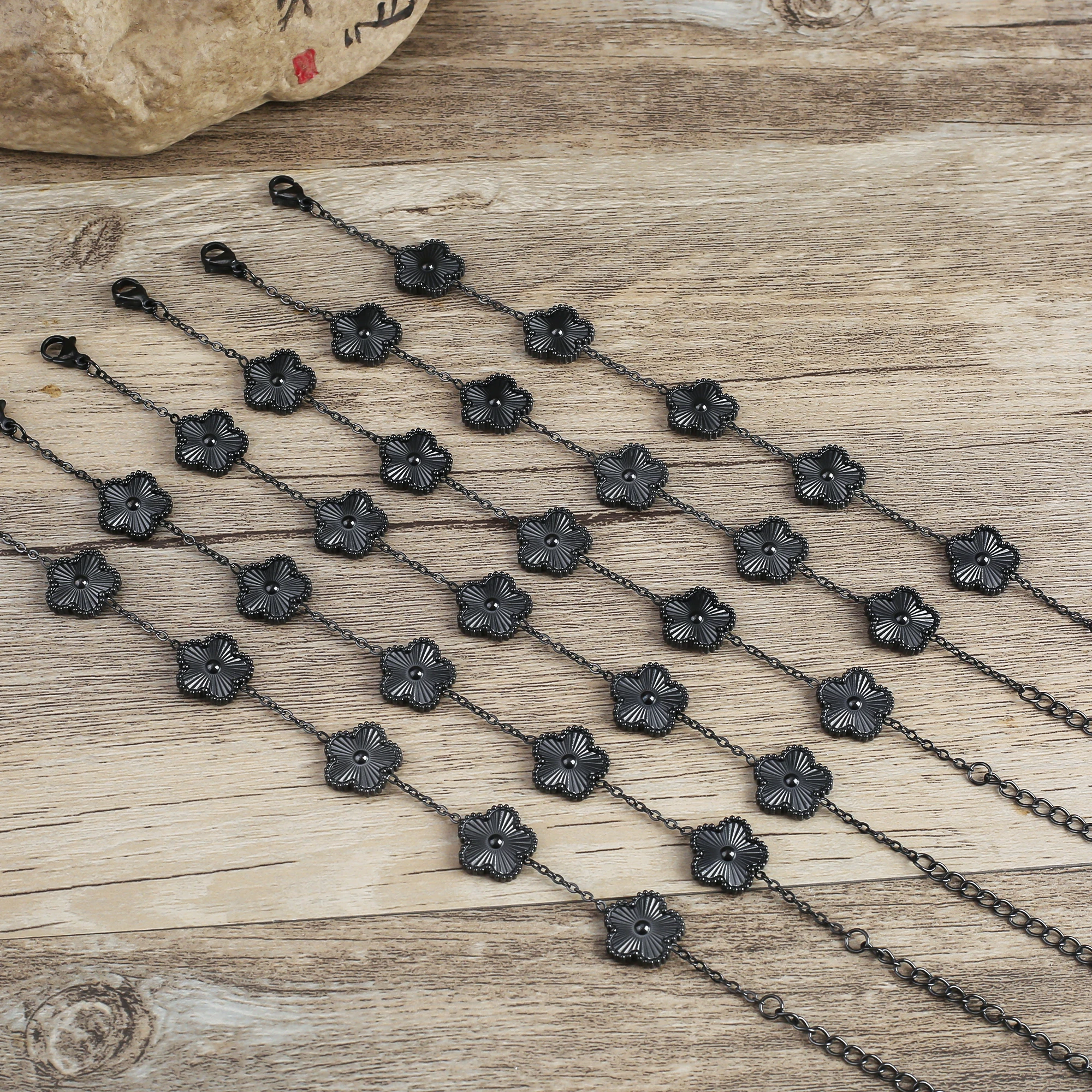 Hot Sale Metal Laser Black/Gold Stainless Steel Five Leaf Flower Bracelet Simple for Woman Fashion Party Classic Jewelry Clover