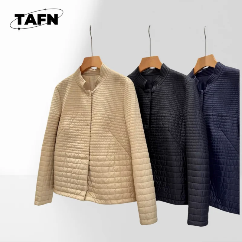 Lightweight & Durable Women's Vest Jacket for Winter Outdoor Puffer Vest Jacket for Women, Stylish and Functional AJ1305