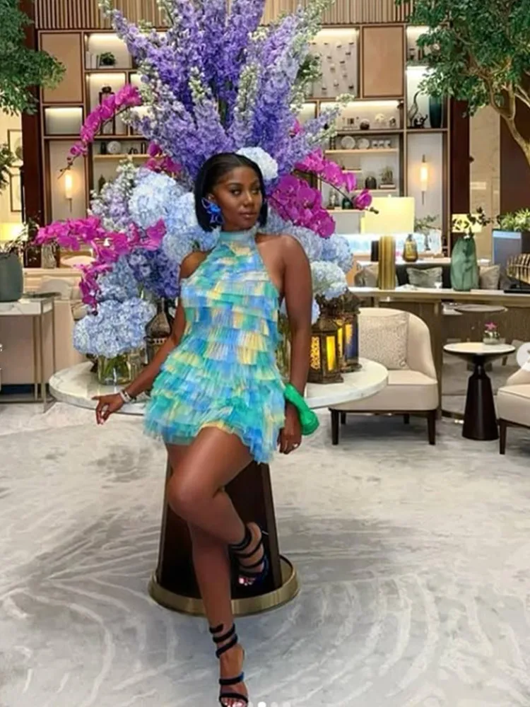 Sexy sem costas euro moda malha em camadas bolo bainha halter pescoço cintura cinched vestido curto chique gradiente plissado renda mini vestido