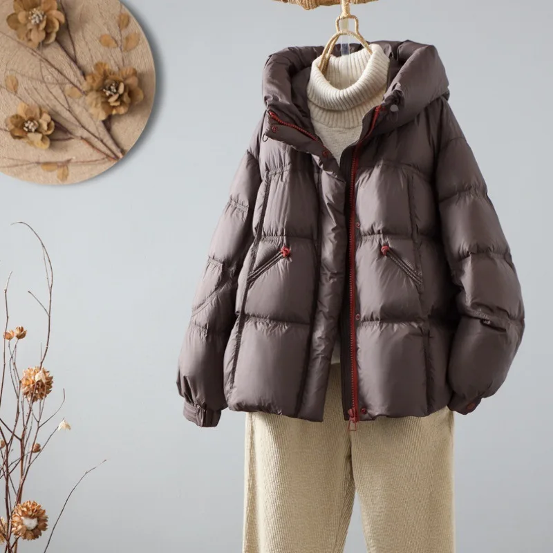 

Зимняя новая женская короткая хлопковая куртка с капюшоном, роскошная толстая повседневная модная верхняя одежда с пуховым дизайном Cloud Feeling