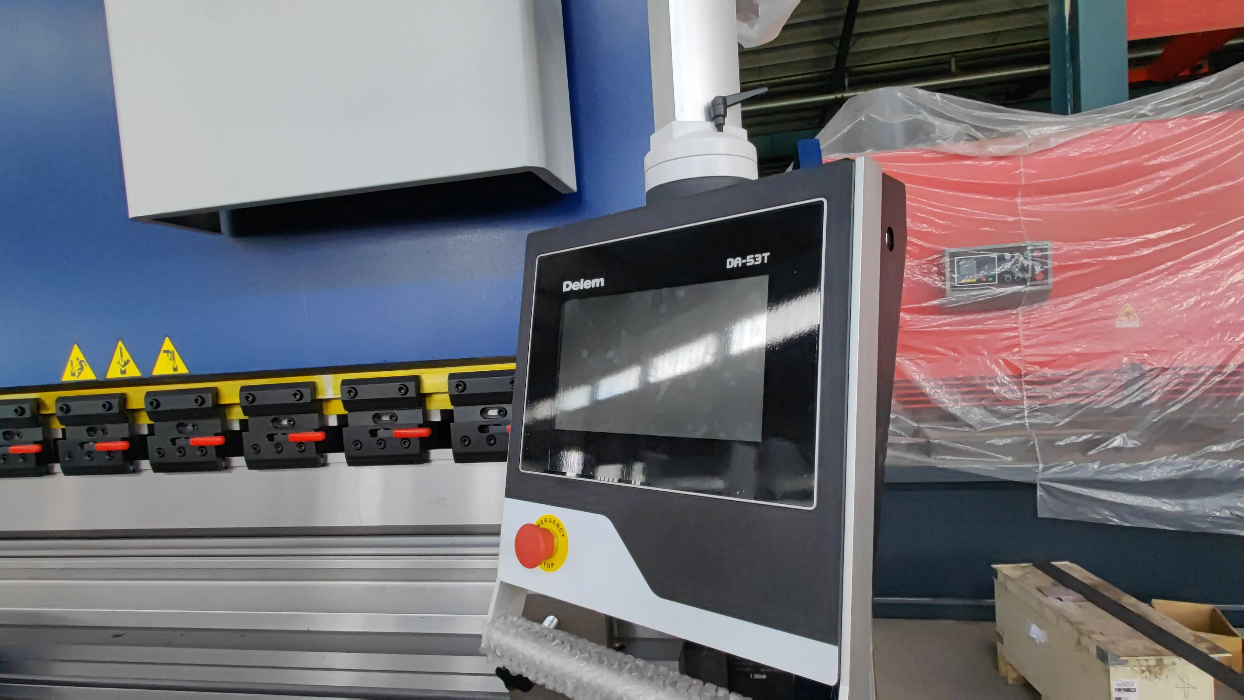 High Quality Fully Automatic 300t4000 CNC Press Brake Machine Stainless Steel Motor-Driven Synchronized Bending Press Brake