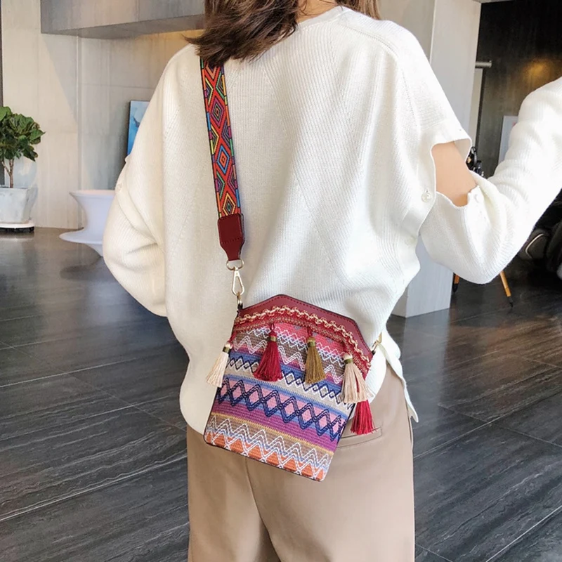 Fashion Bohemian Ethnic Style Women's Straw Woven Shoulder Messenger Bag Retro Casual Tassel Bucket Bag