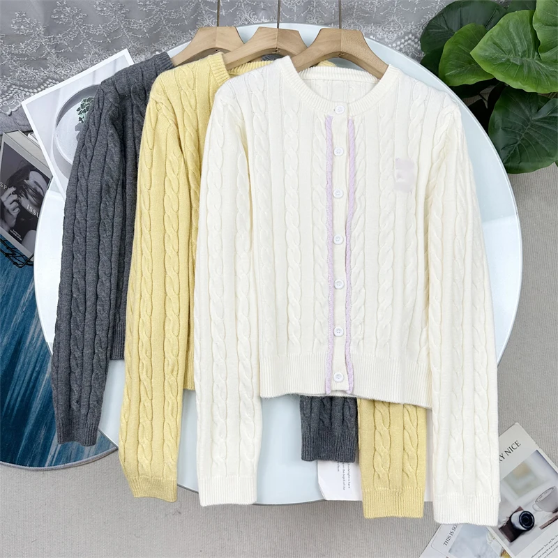 

Новый женский вязаный кардиган из смесовой шерсти с вышивкой в виде цветов, в стиле колор-блок, осенне-зимний, модный, простой фасон, укороченный.