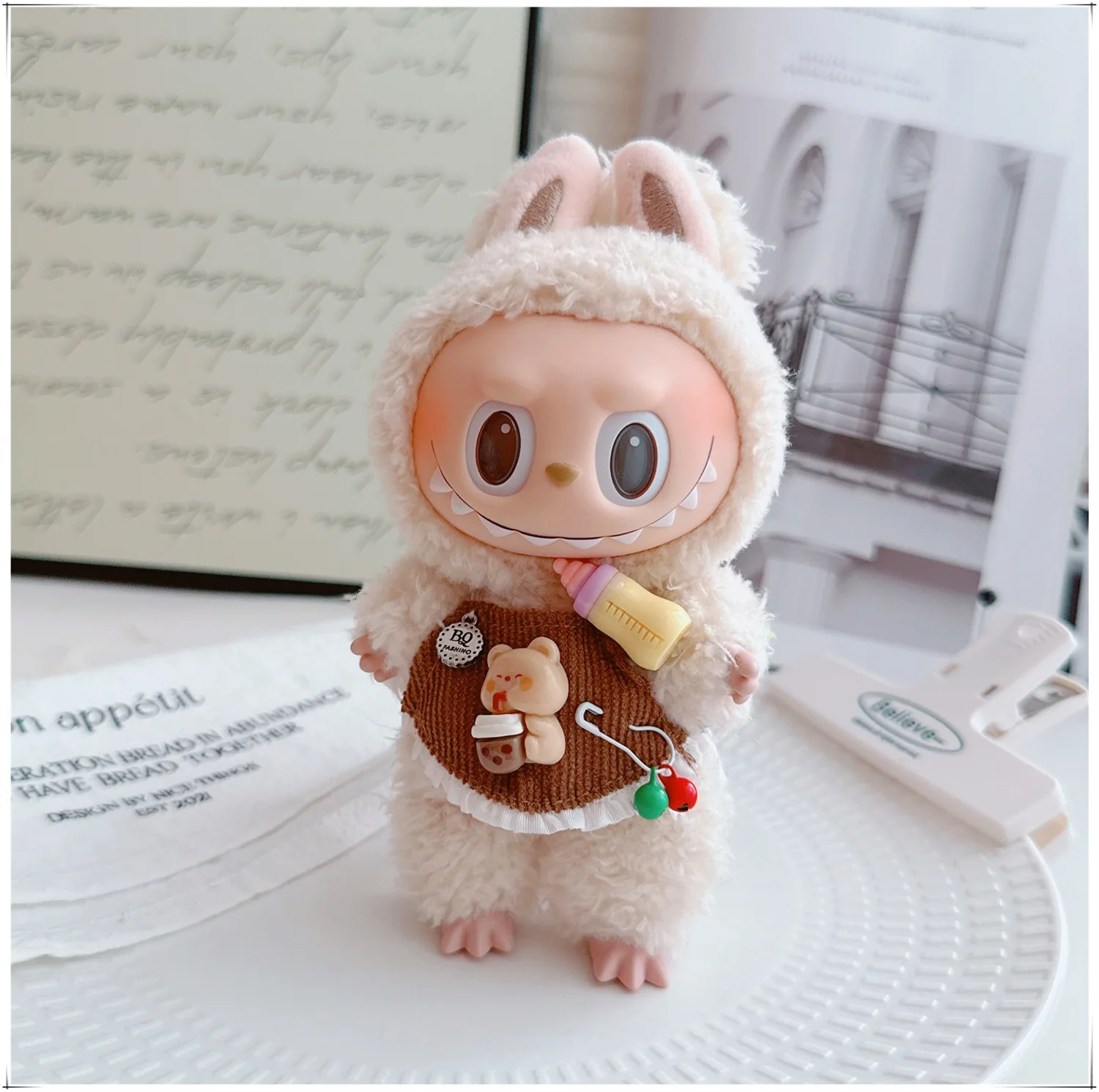 Vêtements pour LABUBU 4e génération, 4.0 broches pour la série Love, nouvelle tenue de Mini poupée, tablier multicolore avec bouteille de lait, imprimés ours et lapin