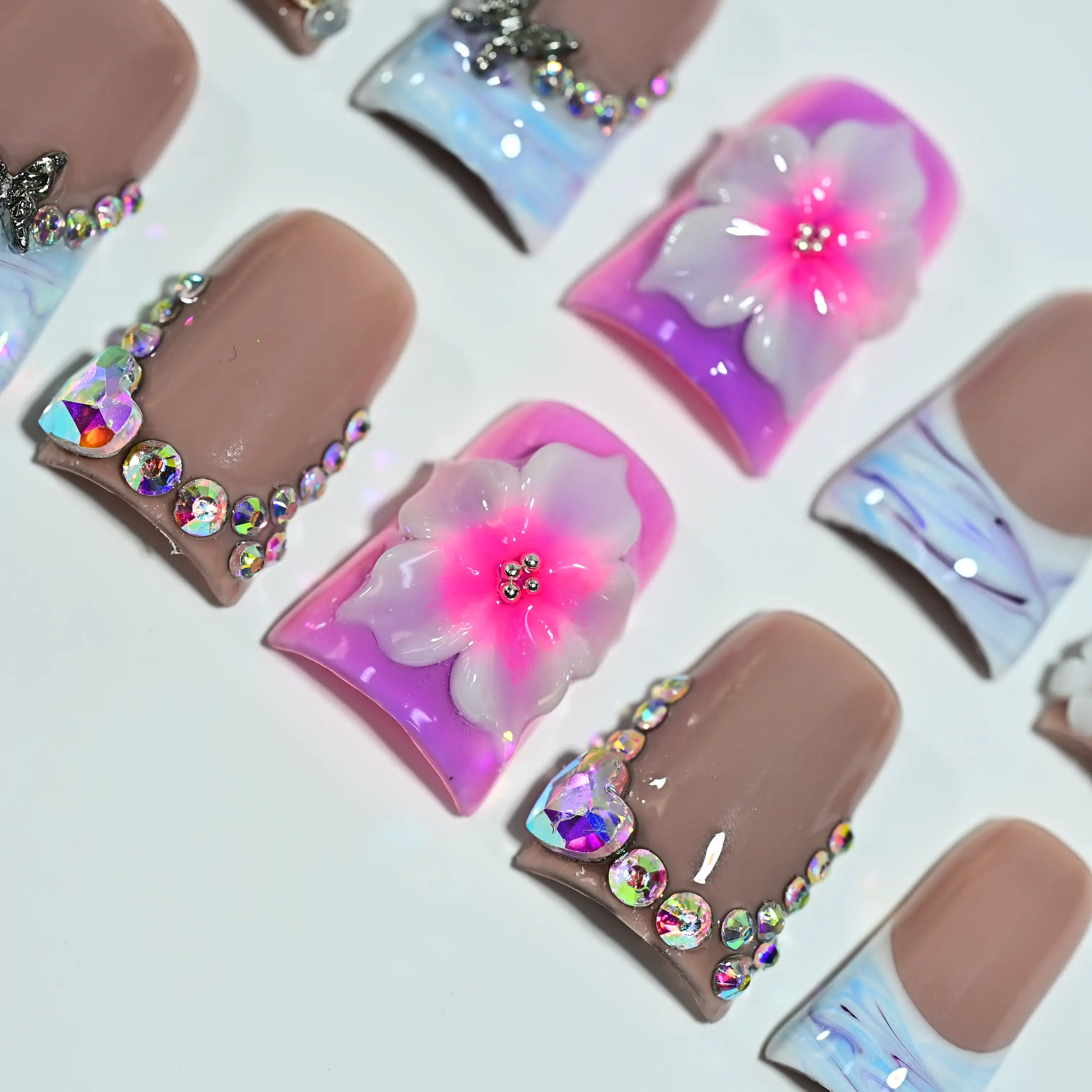 Ręcznie Robione, Marzycielskie Fioletowo-Różowe Paznokcie Naklejane z Kwiatami 3D, Gradientem, Cyrkoniami, Delikatne, Wróżkowe, Wielokrotnego Użytku