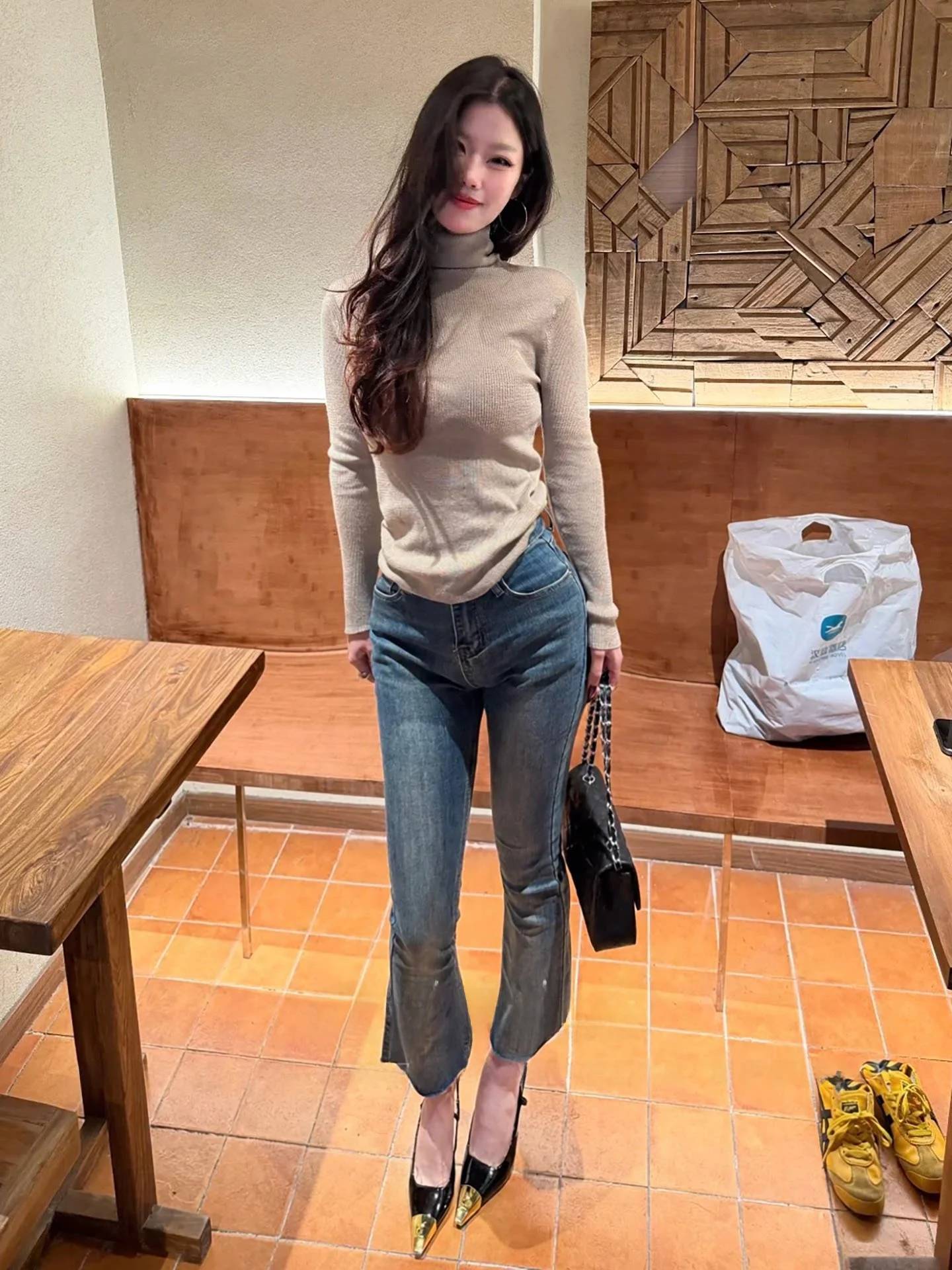 

High Waist Nine Points Women's Jeans Korean Sle Highlightened Lightened Cotton Stretch Denim Bell Bot for Spring Season