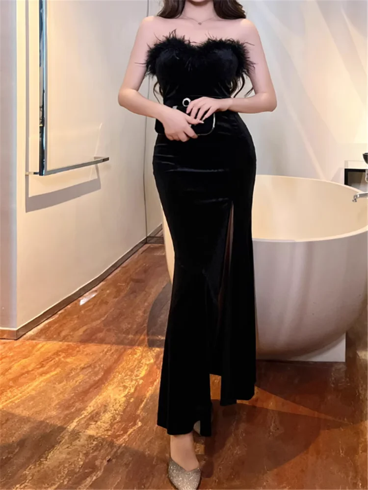 セクシーなハイ スリット ストラップレス フェザー ブラック ベルベット イブニングドレス ファッション ノースリーブ ファー スラッシュネック ペンシル ロング パーティードレス