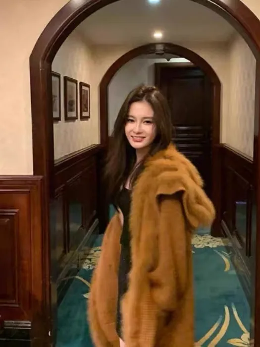 

Корейский вязаный свитер с темно-синим меховым воротником, пальто, женское раннее зимнее новое ленивое высококачественное вязаное пальто средней длины...