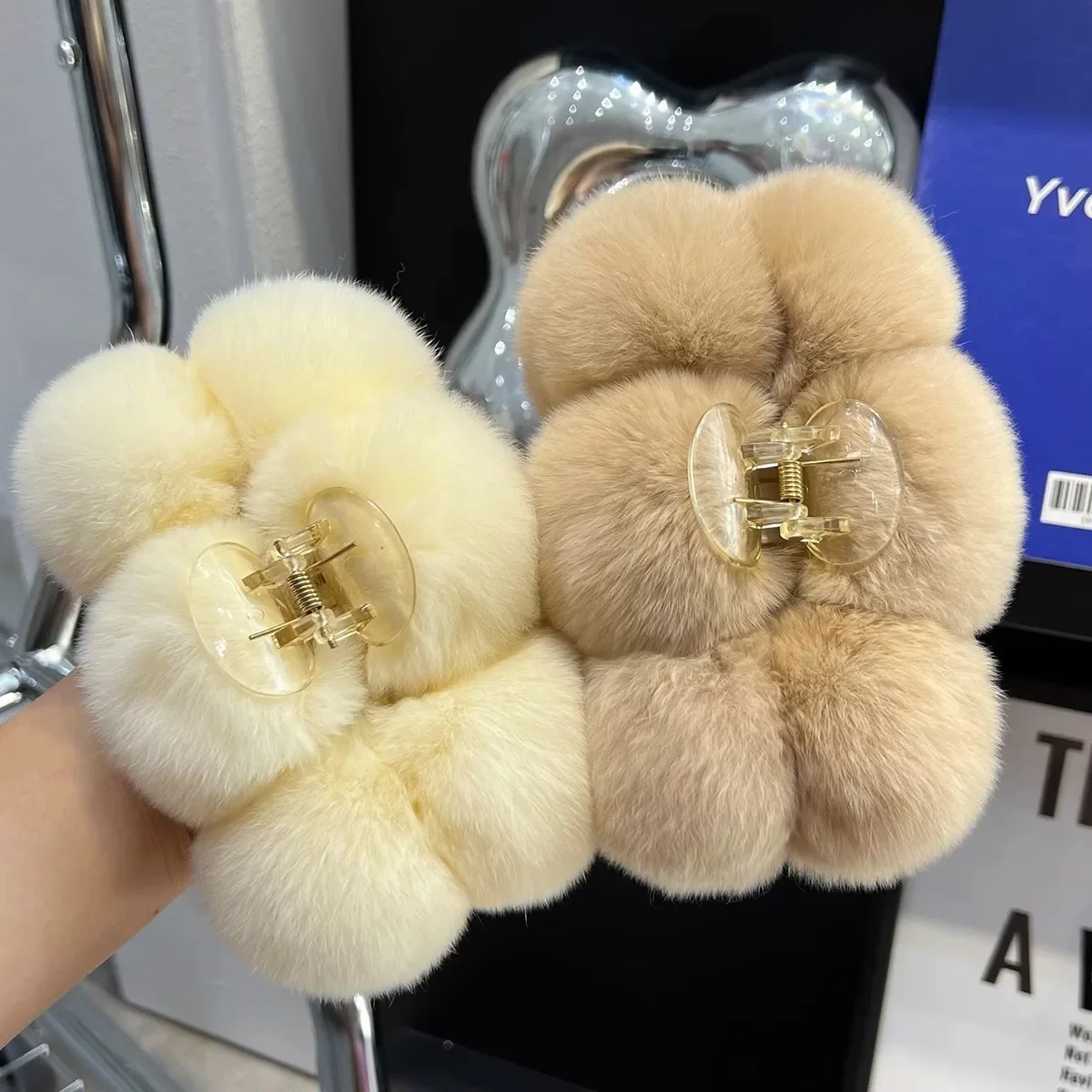 New Otter Rabbit Hair Ball Extra Large GripClip Winter Plush Series Fashionable and Versatile Crab Clip Women's Hair Accessories