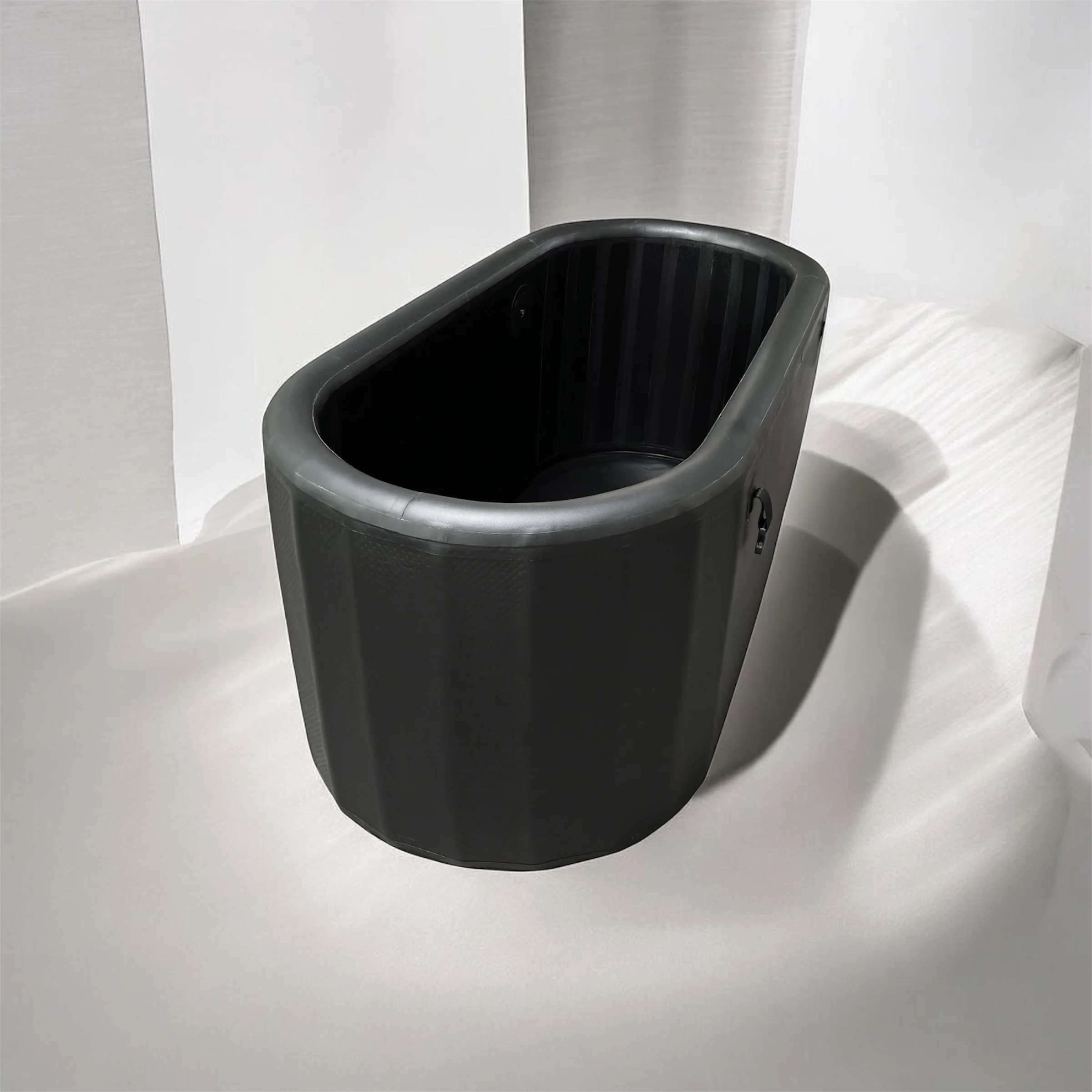 

Drop Stitch PVC Inflatable Cold Plunge Pool For Outdoor Use 400L Ice Bath Recovery Tub With Insulated Cover 2-Person Cleaner