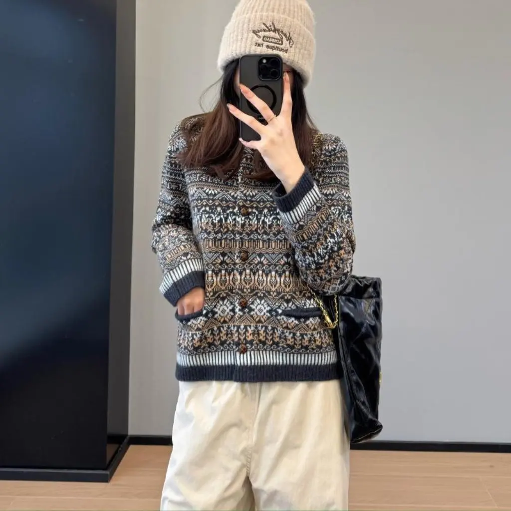 

Women's Foreign Style Fair Island Double Lazy Jacquard Color White Wool Cardigan Coat F121508