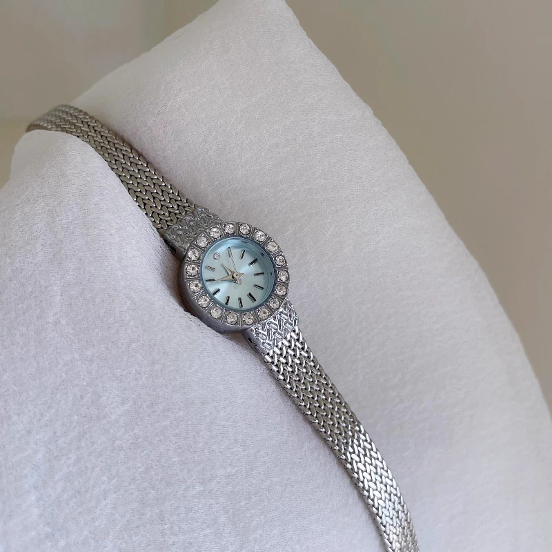 ساعة نسائية كلاسيكية أنيقة وبسيطة مقاومة للماء 2025 كوارتز هدية عيد ميلاد