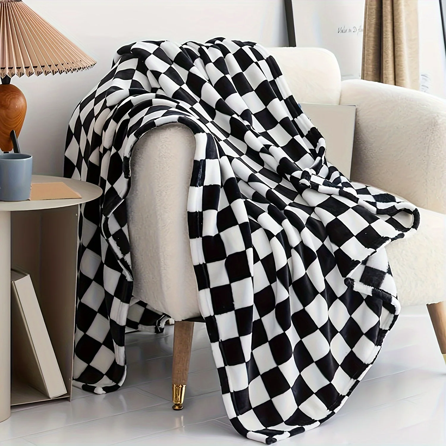 

1pc Cozy Checkered Flannel Throw Blanket - Soft, Plush, Digital Printing, Charming Style, Black & White - Perfect Home Decor