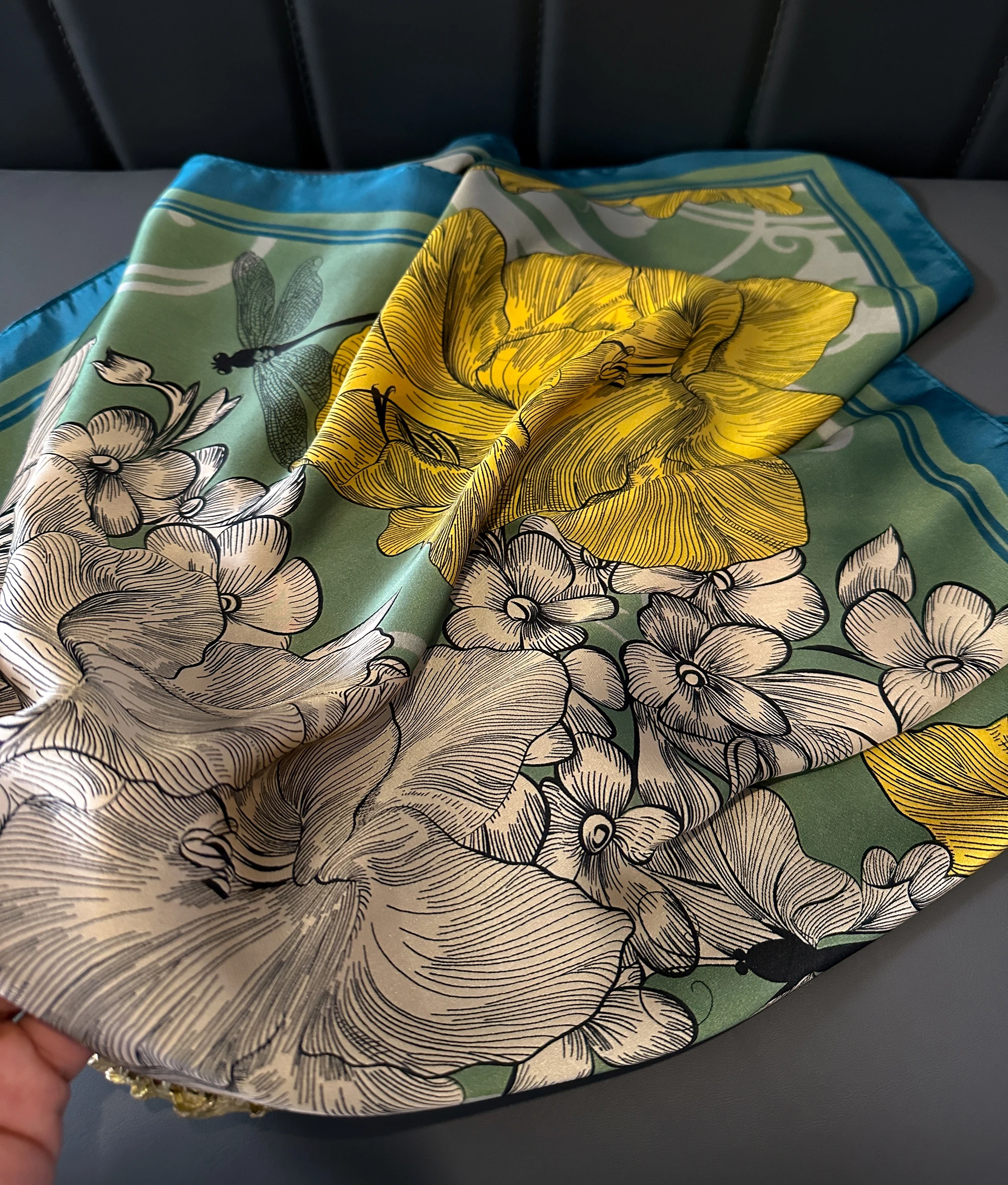 New Luxury Brand Fashion 70*70cm Square Scarves Design Twill Silk Scarf Women Hijab Bandana Shawl Wraps Echarpe Foulard