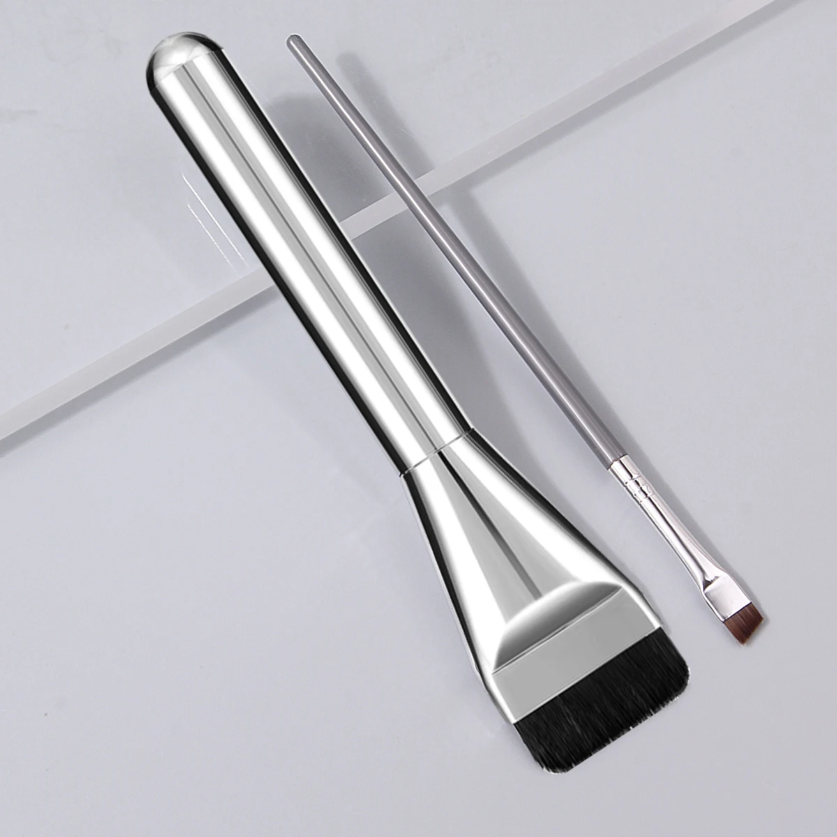 

2pcs silver makeup brush set, ultra-thin fine eyeliner brush,flat-head foundation brush, suitable for base makeup and eye makeup